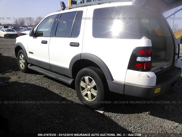 1FMEU73E76UA70215 - 2006 FORD EXPLORER XLT WHITE photo 3