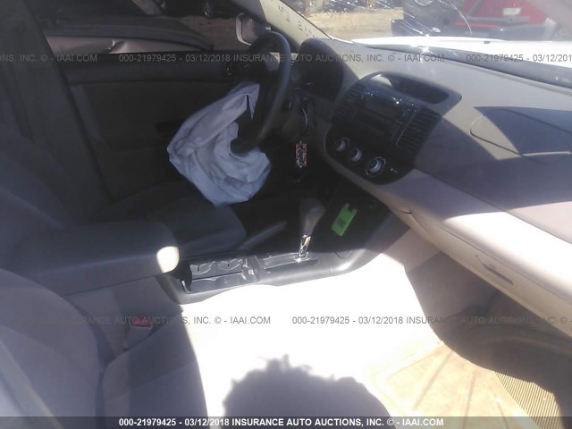 4T1BF30K66U623596 - 2006 TOYOTA CAMRY LE/XLE/SE WHITE photo 5
