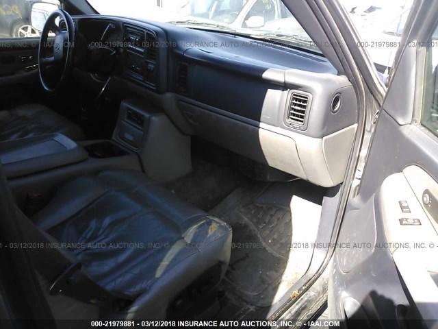 1GNEC16T22J188206 - 2002 CHEVROLET SUBURBAN C1500 GRAY photo 5