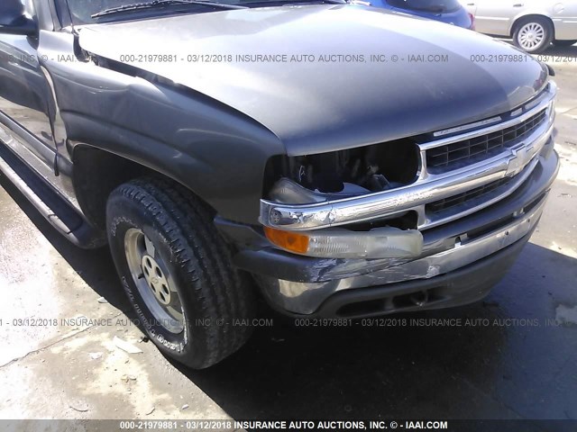 1GNEC16T22J188206 - 2002 CHEVROLET SUBURBAN C1500 GRAY photo 6