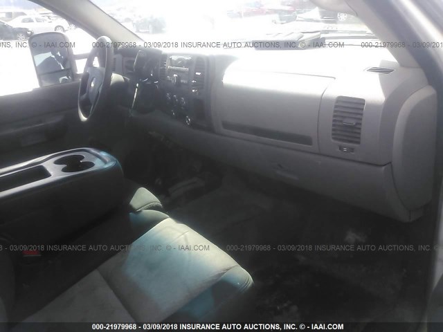 1GBHK29698E143015 - 2008 CHEVROLET SILVERADO K2500 HEAVY DUTY 白色 照片 5