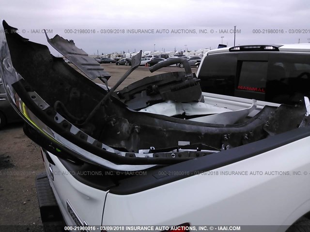 1N6AA1E56HN547135 - 2017 NISSAN TITAN SV/SL/PRO-4X/PLAT RES WHITE photo 6