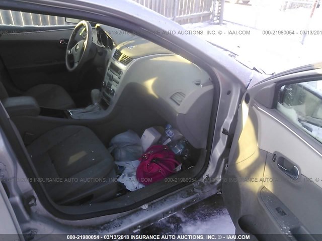 1G1ZB5E04CF275016 - 2012 CHEVROLET MALIBU LS ვერცხლისფერი ფოტო 5