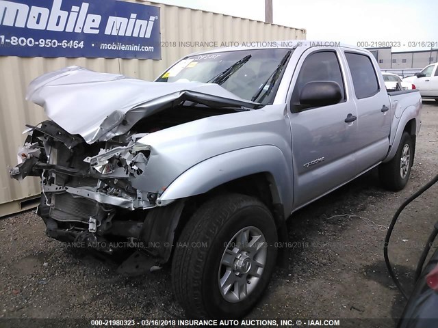 5TFJX4GN6DX015687 - 2013 TOYOTA TACOMA DOUBLE CAB SILVER photo 2