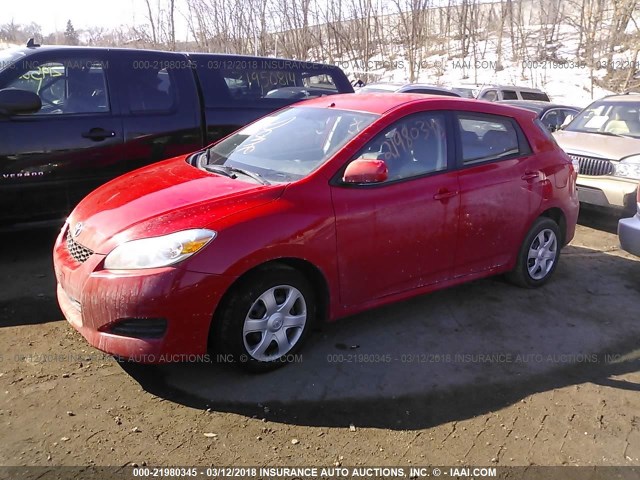2T1KU4EE1AC458209 - 2010 TOYOTA COROLLA MATRIX  RED photo 2