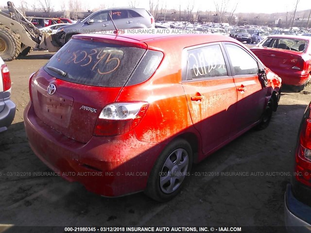 2T1KU4EE1AC458209 - 2010 TOYOTA COROLLA MATRIX  RED photo 4