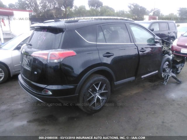 2T3NFREVXJW443198 - 2018 TOYOTA RAV4 SE BLACK photo 4