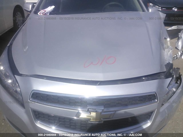 1G11D5RR1DF108209 - 2013 CHEVROLET MALIBU 1LT 银色 照片 10