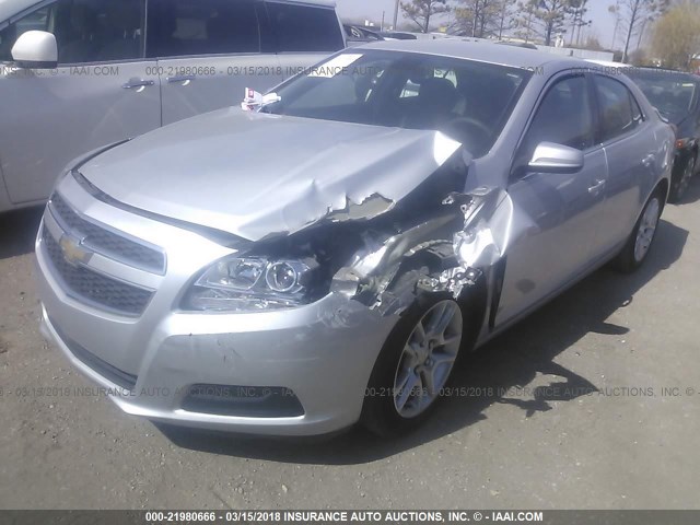 1G11D5RR1DF108209 - 2013 CHEVROLET MALIBU 1LT 银色 照片 2