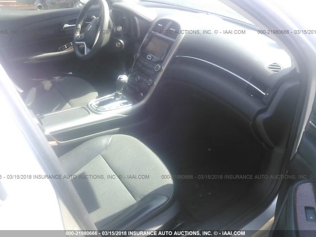 1G11D5RR1DF108209 - 2013 CHEVROLET MALIBU 1LT 银色 照片 5