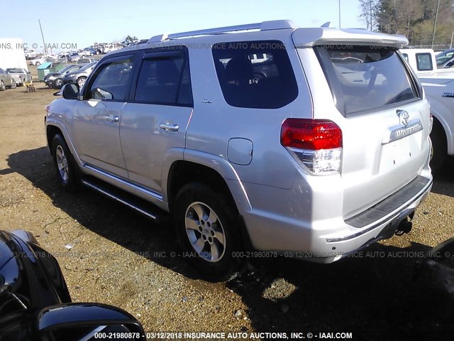 JTEBU5JR6D5124558 - 2013 TOYOTA 4RUNNER SR5/LIMITED/TRAIL SILVER photo 3