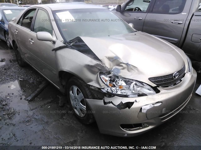 JTDBE32K520124410 - 2002 TOYOTA CAMRY LE/XLE/SE GOLD photo 1