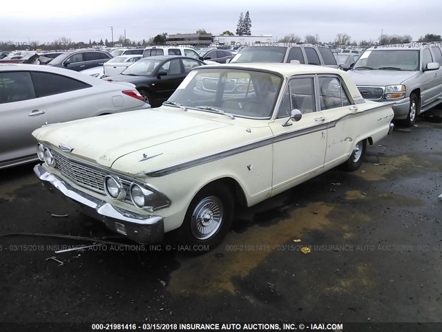 2R42L155214 - 1962 FORD FAIRLANE YELLOW photo 2