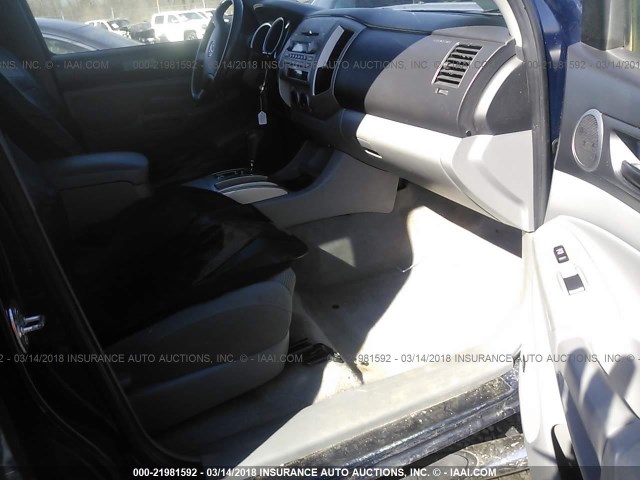 5TELU42N18Z472334 - 2008 TOYOTA TACOMA DOUBLE CAB მუქი ლურჯი ფოტო 5