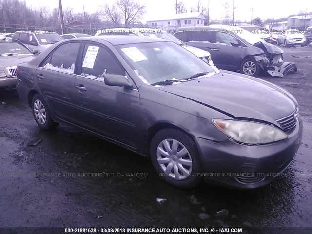 4T1BE30KX5U627765 - 2005 TOYOTA CAMRY LE/XLE/SE 灰色 照片 1