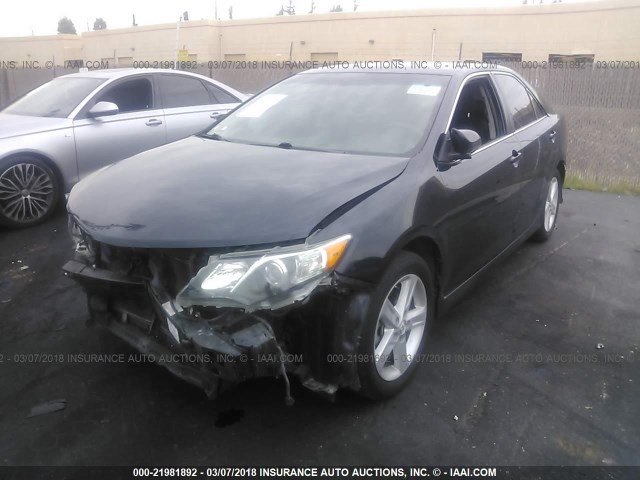 4T1BF1FK6EU456618 - 2014 TOYOTA CAMRY L/SE/LE/XLE 蓝色 照片 2