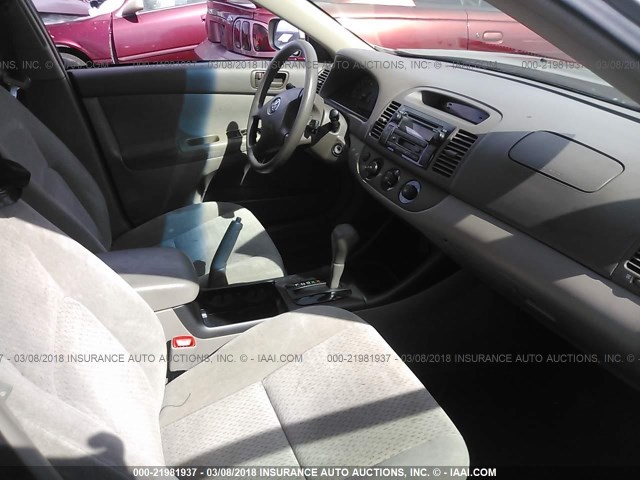 4T1BE30K34U347409 - 2004 TOYOTA CAMRY LE/XLE/SE GOLD photo 5