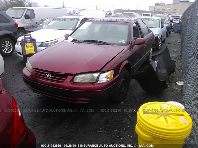 4T1BF22K4WU925072 - 1998 TOYOTA CAMRY CE/LE/XLE BURGUNDY photo 2