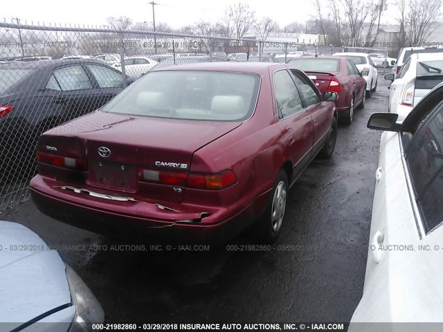 4T1BF22K4WU925072 - 1998 TOYOTA CAMRY CE/LE/XLE BURGUNDY photo 4