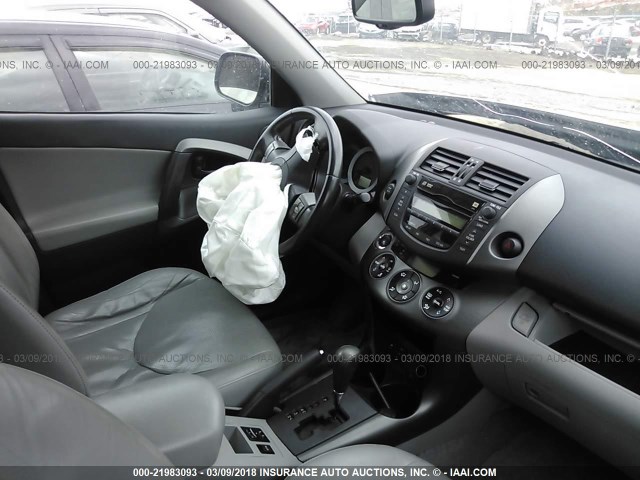 2T3DK4DV8BW049759 - 2011 TOYOTA RAV4 LIMITED SILVER photo 5