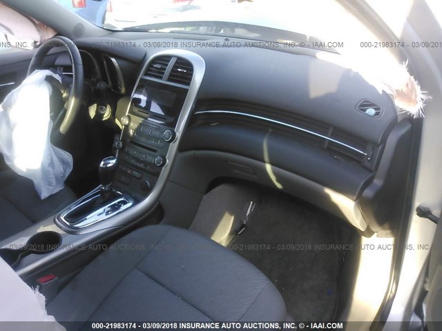 1G11B5SA6DF349371 - 2013 CHEVROLET MALIBU LS 银色 照片 5