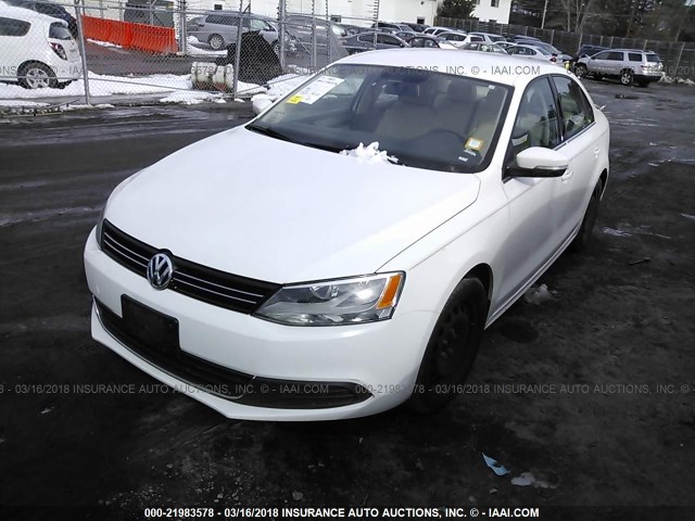 3VWDP7AJ3DM360912 - 2013 VOLKSWAGEN JETTA SE WHITE photo 2