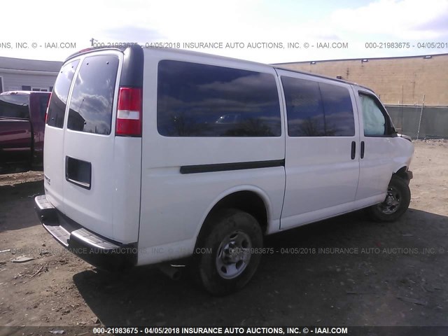 1GCWGAFF3G1225931 - 2016 CHEVROLET EXPRESS G2500  WHITE photo 4