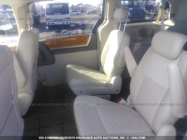 2A4RR7DX4AR330643 - 2010 CHRYSLER TOWN & COUNTRY LIMITED WHITE photo 8