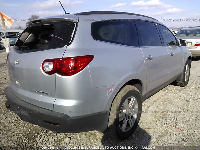 1GNER23DX9S109337 - 2009 CHEVROLET TRAVERSE LT SILVER photo 4