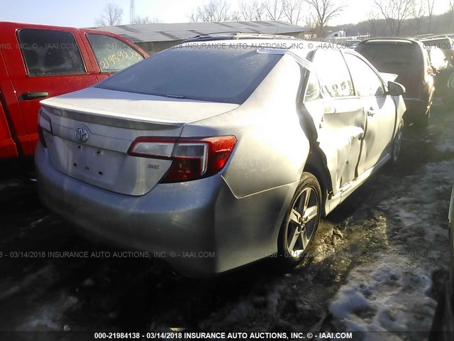 4T1BF1FK4DU287472 - 2013 TOYOTA CAMRY L/SE/LE/XLE 银色 照片 4