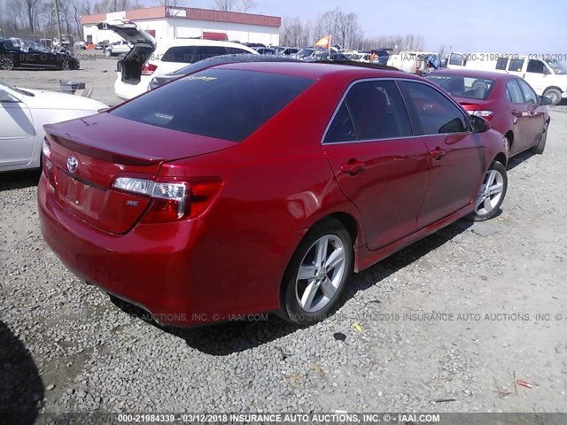 4T1BF1FK1CU596010 - 2012 TOYOTA CAMRY SE/LE/XLE წითელი ფოტო 4