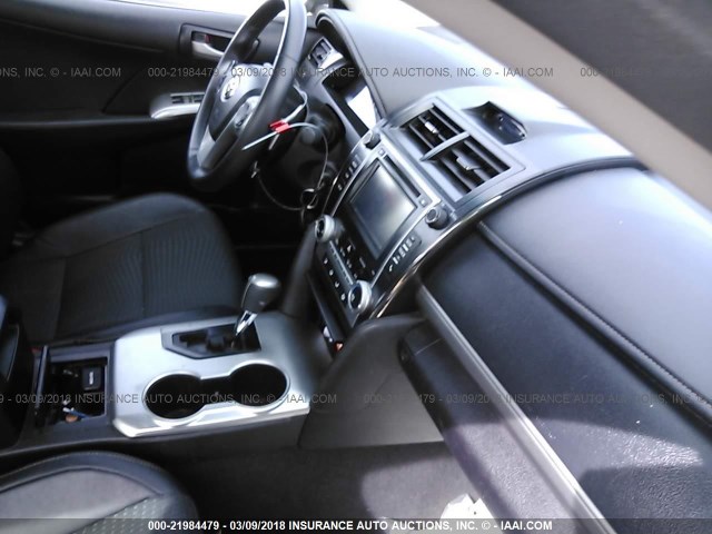 4T1BF1FK9EU826945 - 2014 TOYOTA CAMRY L/SE/LE/XLE 红色 照片 5