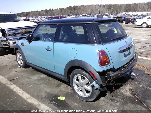 WMWMF3C50ATZ61977 - 2010 MINI COOPER BLUE photo 3