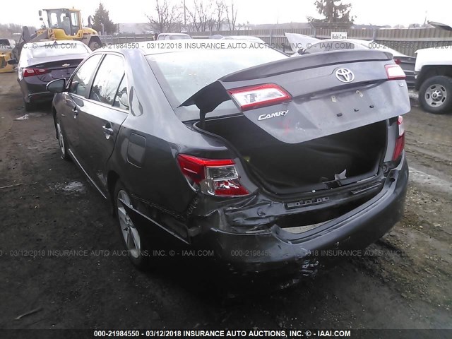 4T1BF1FK5EU827722 - 2014 TOYOTA CAMRY L/SE/LE/XLE 灰色 照片 3