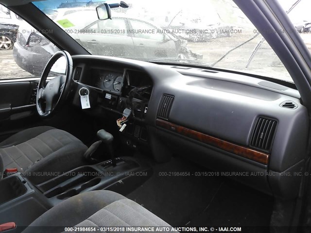 1J4GZ58Y8WC219737 - 1998 JEEP GRAND CHEROKEE LAREDO/TSI BLACK photo 5