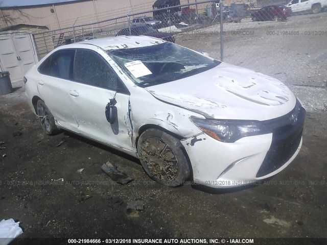 4T1BF1FK1FU499698 - 2015 TOYOTA CAMRY LE/XLE/SE/XSE 白色 照片 1