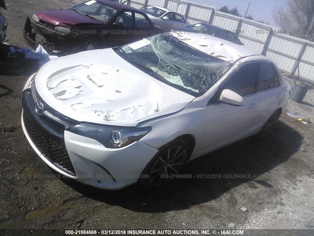 4T1BF1FK1FU499698 - 2015 TOYOTA CAMRY LE/XLE/SE/XSE 白色 照片 2