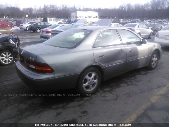 JT8BF22GXV0040282 - 1997 LEXUS ES 300 GRAY photo 4