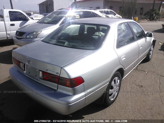 JT2BG22K9Y0441502 - 2000 TOYOTA CAMRY CE/LE/XLE SILVER photo 4