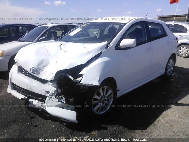 2T1KU40E09C096070 - 2009 TOYOTA COROLLA MATRIX  WHITE photo 2