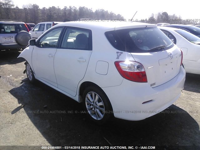 2T1KU40E09C096070 - 2009 TOYOTA COROLLA MATRIX  WHITE photo 3