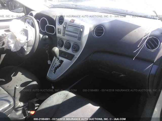 2T1KU40E09C096070 - 2009 TOYOTA COROLLA MATRIX  WHITE photo 5