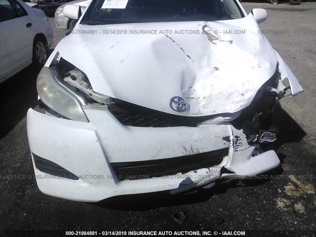 2T1KU40E09C096070 - 2009 TOYOTA COROLLA MATRIX  WHITE photo 6