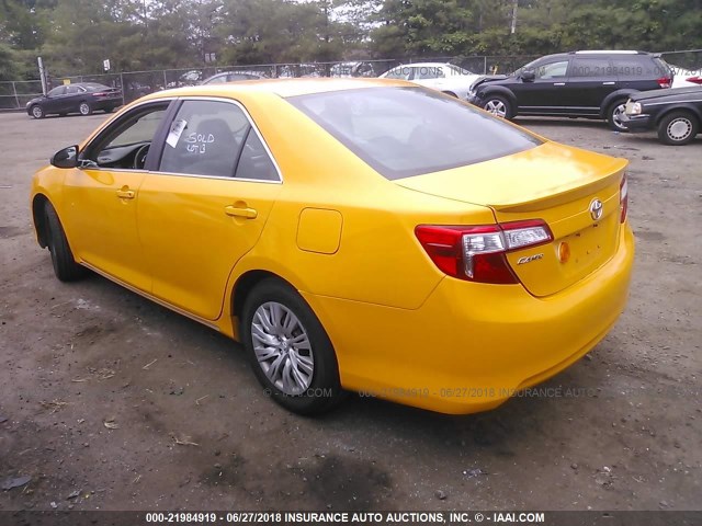 4T1BF1FK1EU470586 - 2014 TOYOTA CAMRY L/SE/LE/XLE ყვითელი ფოტო 3
