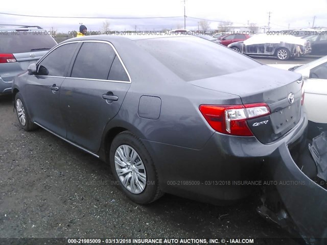 4T4BF1FK2ER391742 - 2014 TOYOTA CAMRY L/SE/LE/XLE GRAY photo 3