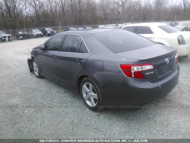 4T1BF1FK8EU783098 - 2014 TOYOTA CAMRY L/SE/LE/XLE 灰色 照片 3
