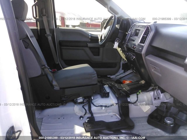 1FTEW1EFXGKF81643 - 2016 FORD F150 SUPERCREW WHITE photo 5