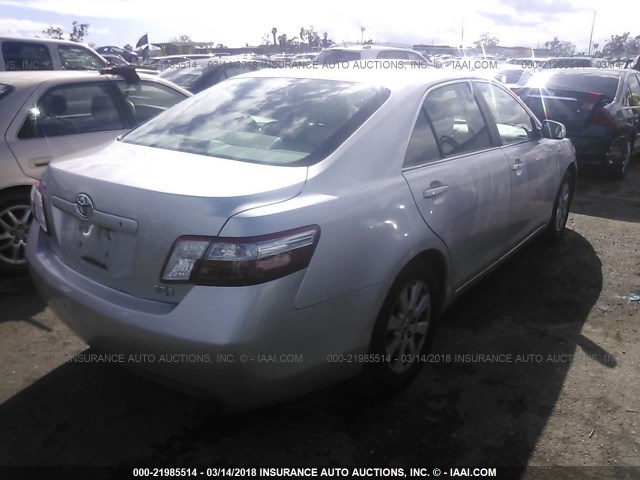 4T1BB46K08U032076 - 2008 TOYOTA CAMRY HYBRID SILVER photo 4