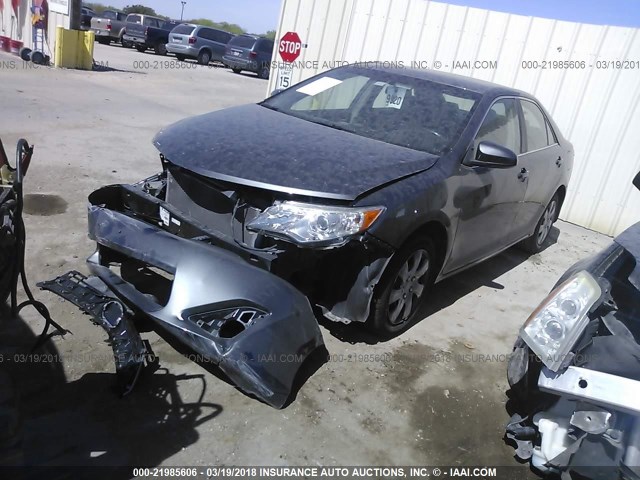 4T4BF1FK7CR167346 - 2012 TOYOTA CAMRY SE/LE/XLE ნაცრისფერი ფოტო 2