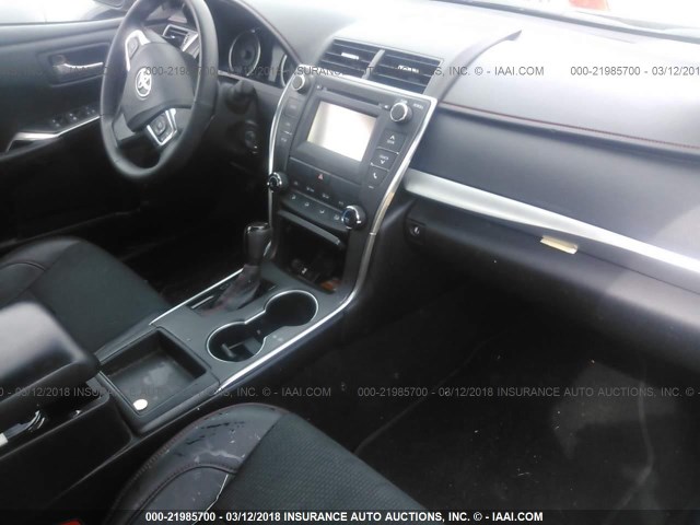 4T1BF1FK3HU322542 - 2017 TOYOTA CAMRY LE/XLE/SE/XSE BLACK photo 5